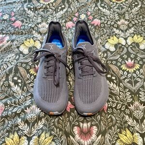 Adapt Runner Grey / Gum RN